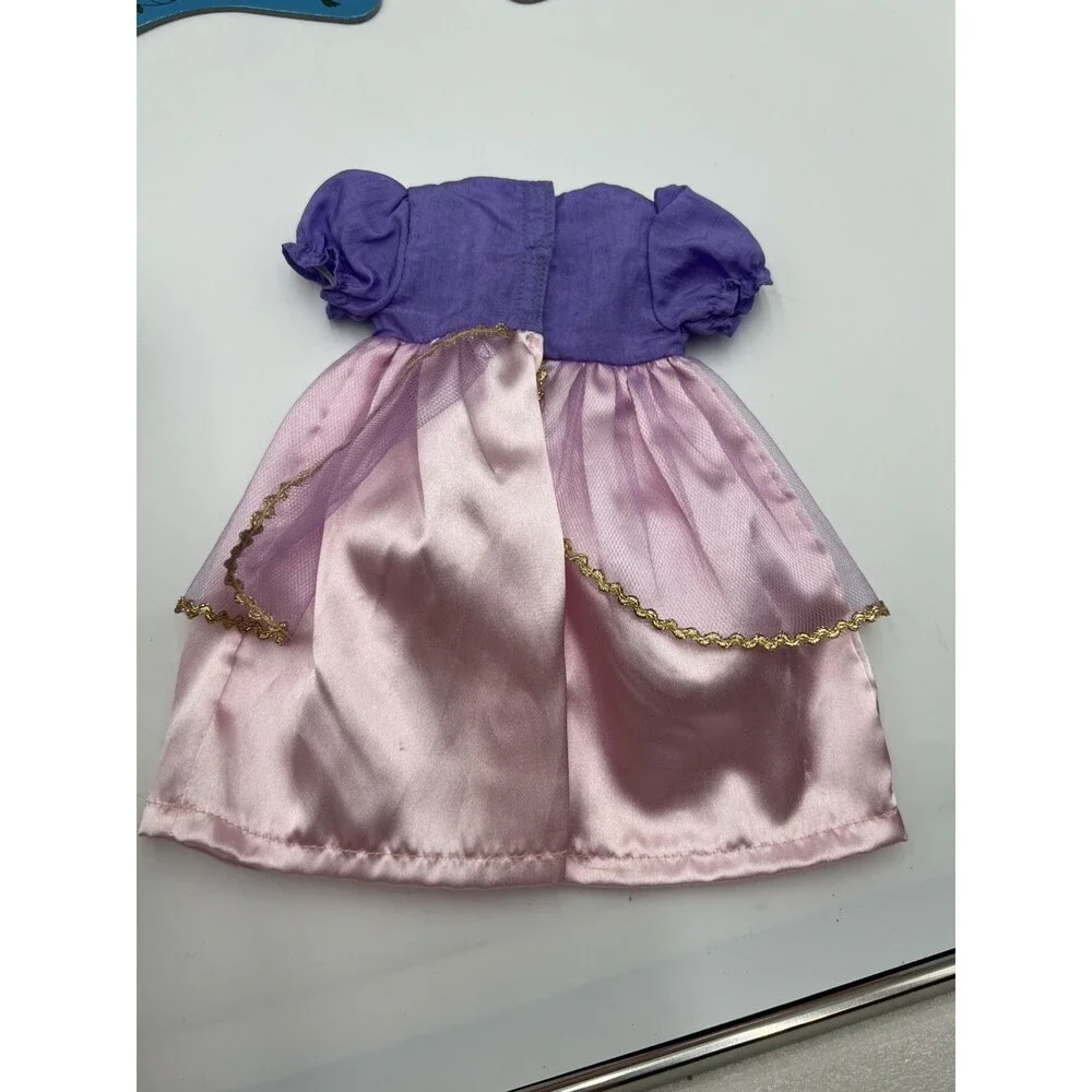 Vintage 1999 Madeline Pink Traveling Doll Case Wardrobe Storage 3 outfits hanger